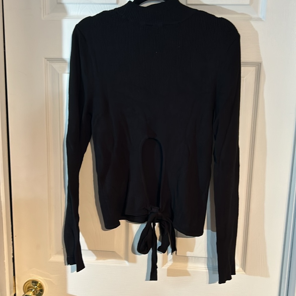 Ladies size XXL Ribbed Mock Neck Sweater with Cutout at the Back - Picture 4 of 10